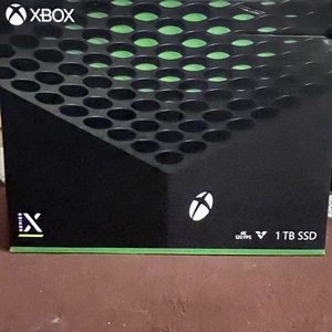 Xbox Series X in the box